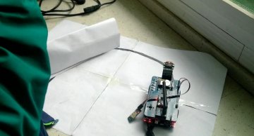 004+e032+以arm为核心的智能小车避障追踪 500元